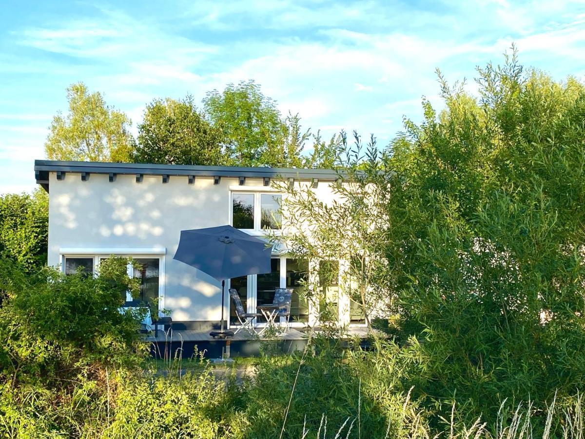 Hungen House Of Happiness Mit Seeblick מראה חיצוני תמונה